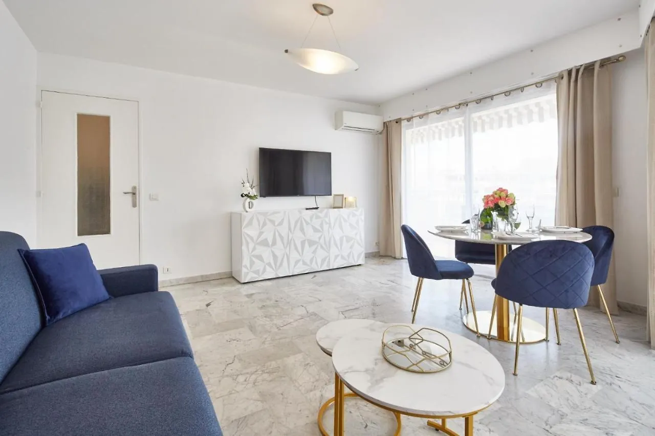 Cannes Centre-Palais-200M Des Plages 0*,  France